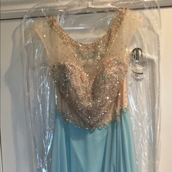 Formal evening gown, like new - Picture 6 of 8